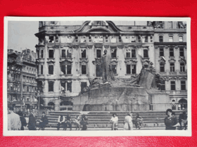 Praha - Staroměstské náměstí - následky bombardování (pohled)