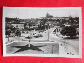 Praha - Smetanovo náměstí, tramvaj, auto (pohled)