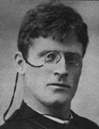 August - román