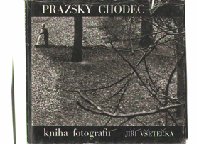 Pražský chodec - kniha fotografií Prahy na motivy Vítězslava Nezvala