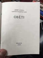 Oběti.