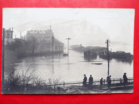 Ústí nad Labem - Aussig an der Elbe, POVODEŇ 1920, řeka, lodě (pohled)