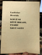 Když si dítě hraje, tvoří nový svět