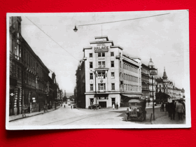 Olomouc - Palace hotel, Komenského a Štefánikova třída. auto (pohled)