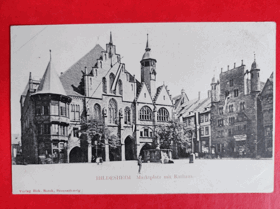 Hildesheim - Marktplatz mit Rathaus (pohled)