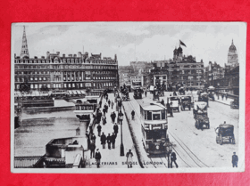 Londýn, tramvaj, auto, řeka (pohled)