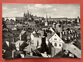 Pražský hrad a střechy Malé Strany