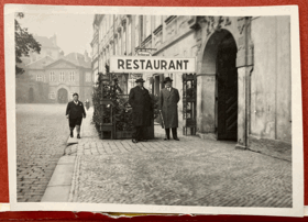 Hradčanské náměstí RESTAURANT!!formát menší Pohlednice Pohled