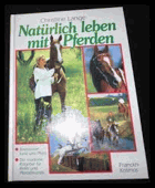 Natürlich leben mit Pferden. Basiswissen rund ums Pferd.